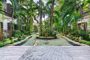 Downtown Playa Oasis 2BR-2BA Retreat