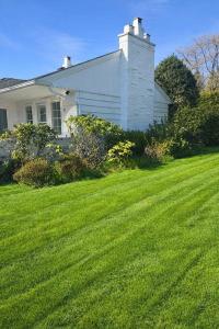 The Garden Homestay 5-10 Min to YVR & Downtown