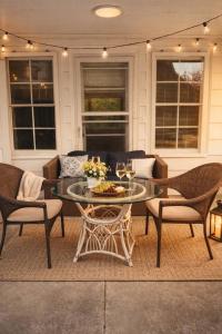 The Garden Homestay 5-10 Min to YVR & Downtown