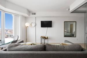 5 Star Yorkville Apt with Gym, Perfect for TIFF