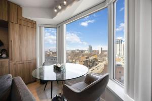 5 Star Yorkville Apt with Gym, Perfect for TIFF