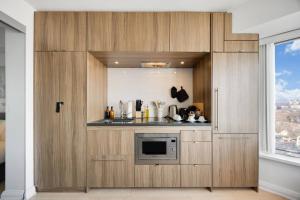 5 Star Yorkville Apt with Gym, Perfect for TIFF