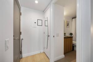 5 Star Yorkville Apt with Gym, Perfect for TIFF