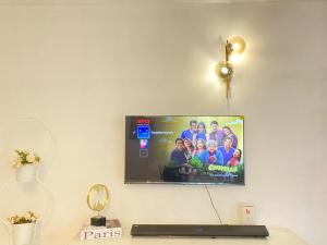 2BR TOWN APT NEAR VILLAGE SUPERMKT, RESTURANTs, HOSPTL