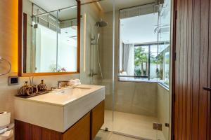 Elegant 4BR Pool Villa in Central Bangtao-Peaceful