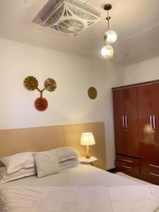 2BR TOWN APT NEAR VILLAGE SUPERMKT, RESTURANTs, HOSPTL