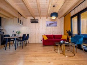 Holiday homes with access to a pool, sauna and jacuzzi