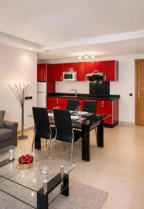Elegant Apt with Terrace Racine Twin Center