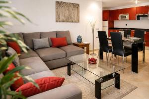 Elegant Apt with Terrace Racine Twin Center