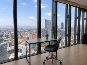 Luxury Condo City Views, Pool, Gym Access