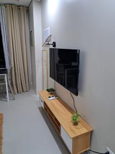 Ezeniels Place at Horizons 101 Condominium