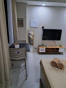Ezeniels Place at Horizons 101 Condominium