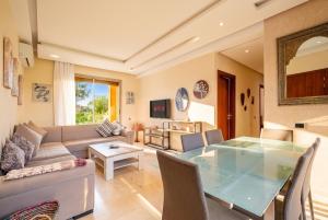 Prestigia Oasis - Chic Decor - View - Pool - AC
