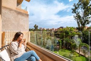 Prestigia Oasis - Chic Decor - View - Pool - AC