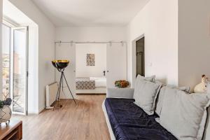 Amazing Downtown Apt with small balcony with view over the castle