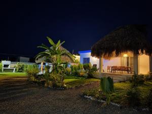 Dream House Playita - 2 Independent Villas, 2 Min from the Beach