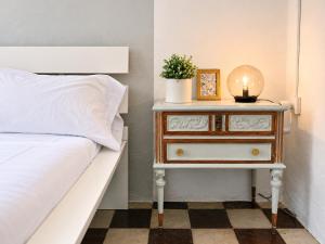 Maria Magdalena - Room 6