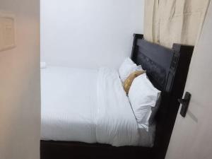 Cozy 2BR Near TRM Mall -Wi-Fi, Parking, Security