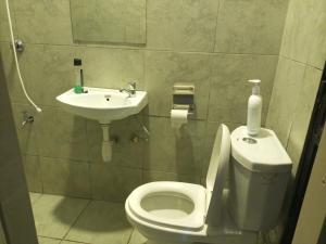 Cozy 2BR Near TRM Mall -Wi-Fi, Parking, Security