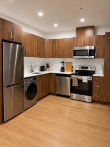 Elegant Skyline Retreat 2BR UG Parking