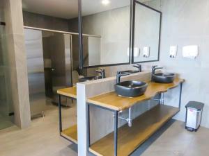 Apto de lujo 2 hab con Piscina y Balcón frente al mar