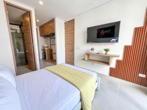 Apto de lujo 2 hab con Piscina y Balcón frente al mar