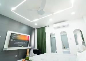 Affluence - Lux 1Bd MoBay Apt Central Roof top Pool