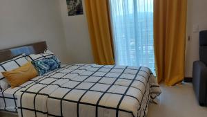 Condo with free swimming pool and court