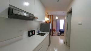 Condo with free swimming pool and court