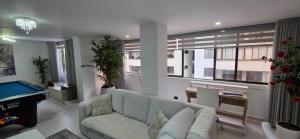 2 Bdrms Lleras, Provenza Apt, 98 inch TV & Pool table