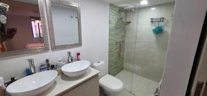 2 Bdrms Lleras, Provenza Apt, 98 inch TV & Pool table