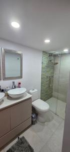 2 Bdrms Lleras, Provenza Apt, 98 inch TV & Pool table