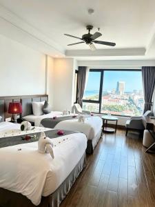 Khách Sạn HOLIDAY CỬA LÒ