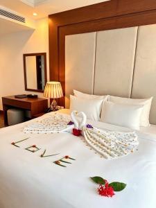 Khách Sạn HOLIDAY CỬA LÒ
