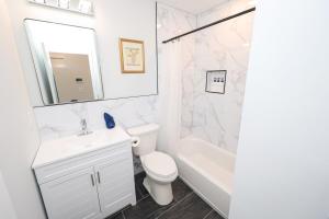 3Bdrm3Bath, Sleeps 10, WD, Wifi, Backyard, New
