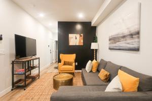3Bdrm3Bath, Sleeps 10, WD, Wifi, Backyard, New
