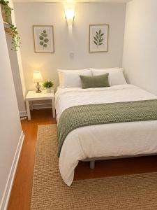 Private 2 Bedroom TV Private Entrance Kitchen Bathroom Gerrard Square Leslieville TTC Downtown Toronto