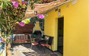 Stunning Apartment In Vir With Wifi