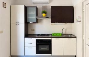 Stunning Apartment In Vir With Wifi