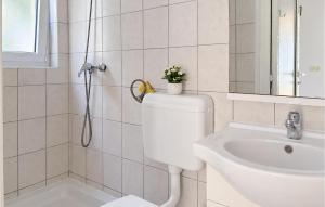 Stunning Apartment In Vir With Wifi