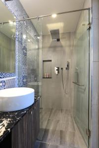 Comfy 1BR room, Roof Pool, 5 min to Surin Beach
