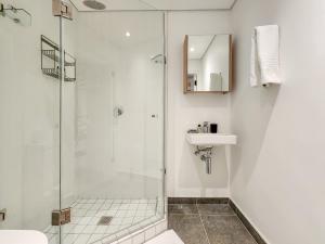 SIX ON N 217 - Modern Studio in Heart of Sea Point with Parking