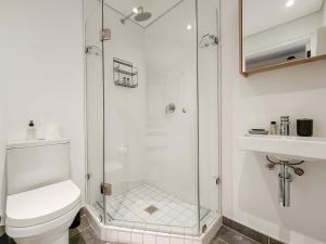 SIX ON N 217 - Modern Studio in Heart of Sea Point with Parking