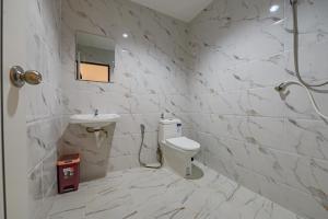 R&B hostel apartments and sports bar