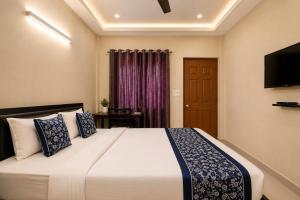 AVSHREE CROWN Comfort Stay