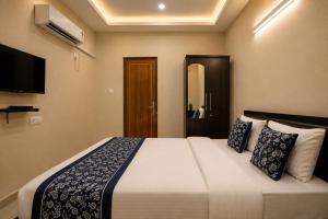 AVSHREE CROWN Comfort Stay
