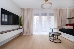 Łódź Fabryczna Elegance Studio by BookingHost