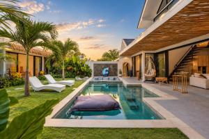 NEW! Tropical Palms Villa - 4BR Villa in Kerobokan