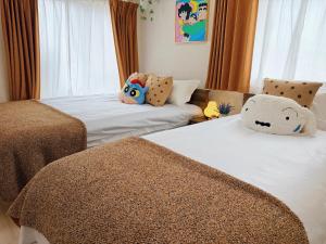 Wakyo Amaka one unit building Accommodates 11 people 2 bathrooms and 2 toilets 4minute walk to the subway station with direct access to Namba Nippombashi
