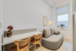 COMFISTAY 1 Maja 17of - Central Station Studios and Parking